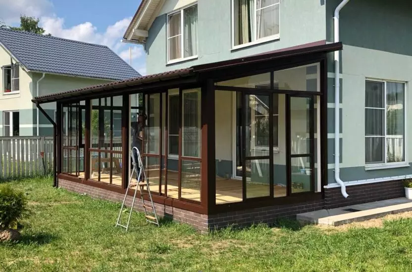 Комплекс работ по строительству остекленной пристроенной веранды